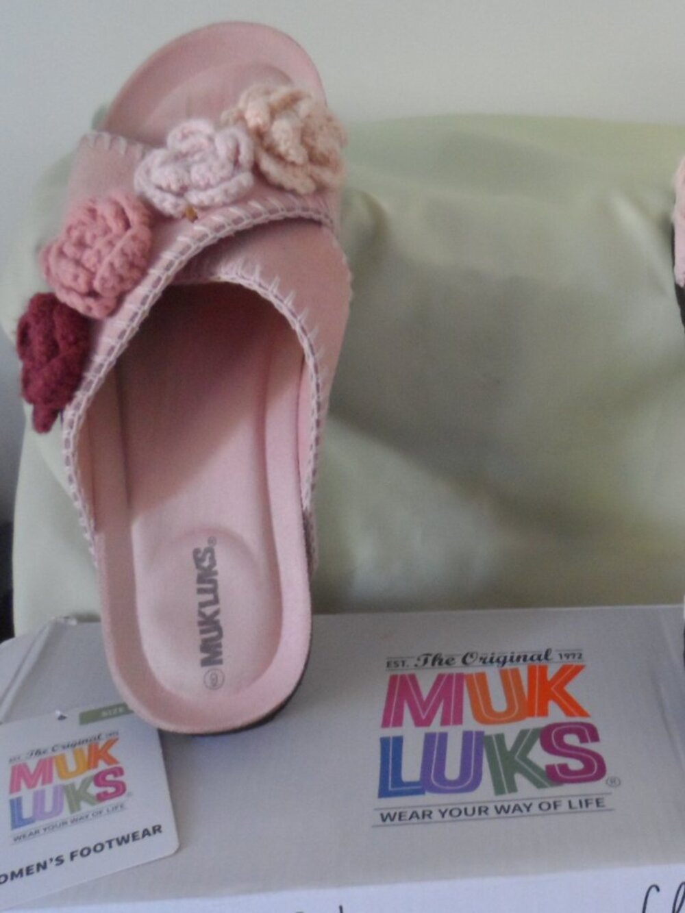 MUK LUKS Penelope Slide/Sandals Blush Color w/ Crocheted Roses Sz 9